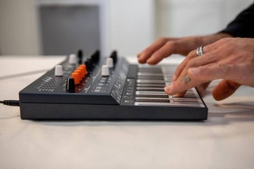 Гибридный синтезатор ARTURIA MICROFREAK