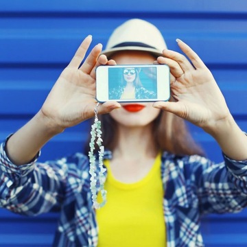 Ключевые аксессуары: шнур для телефона с бусинами