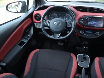 Toyota Yaris III Hatchback 5d Facelifting 2017 1.5 Dual VVT-iE 111KM 2018 Toyota Yaris 1.5 Dual VVT-i, Salon Polska, zdjęcie 6