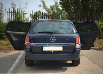 чехлы чехлы на Магниты Opel Astra H Kombi