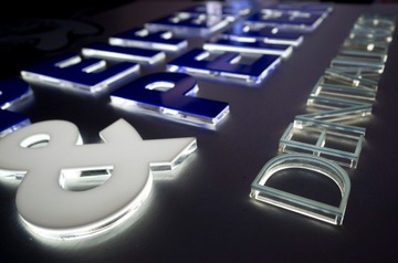 Выпуклый рекламный короб со светодиодной подсветкой, 100х50см.