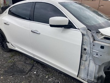 MASERATI QUATTROPORTE SQ4 DVEŘE PRAVÉ PŘEDNÍ