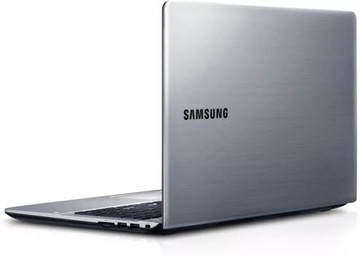 Ноутбук Samsung NP450R5E 15,6 дюйма Intel Core i5 8 ГБ / 256 ГБ серебристый