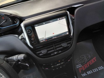 Peugeot 2008 I SUV Facelifting 1.2 PureTech 110KM 2018 Peugeot 2008 Automat Panorama Kamera Navi Sensor Alu 1.2 Benzyna 110KM, zdjęcie 23