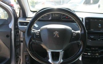 Peugeot 2008 I SUV Facelifting 1.2 PureTech 110KM 2018 Peugeot 2008 1.2 Benzyna 110KM, zdjęcie 13