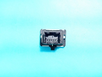 HNÍZDO USB FIAT GRANDE PUNTO 735429751