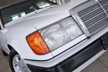 Mercedes W124 Sedan 2.0 118KM 1991 Mercedes-Benz W124 (1984-1993) 2.0 Benzyna 118KM, zdjęcie 4