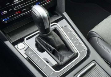 Volkswagen Passat B8 Variant Facelifting 2.0 TSI 190KM 2022 Volkswagen Passat LED Travel Assist Kamera ACC Salon Polska FVAT23, zdjęcie 20