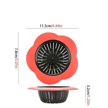 Из фильтра кухонной мойки в форме слива вытекла вода