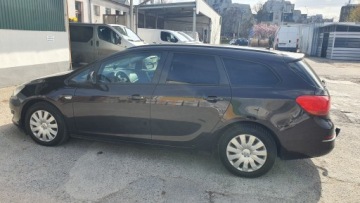 Opel Astra J Sports Tourer Facelifting 1.7 CDTI ECOTEC 110KM 2013 OPEL ASTRA J 1.7 CDTI 110 KM, super stan, bardzo zadbana, zdjęcie 10