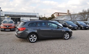 Opel Astra J Sports Tourer 1.4 Turbo ECOTEC 140KM 2012 Opel Astra 1.4 150 JAHRE Benzyna Tempomat Cz. parkowania Klimatyzacja 1.4, zdjęcie 5
