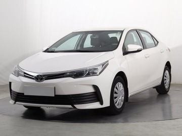 Toyota Corolla XI Sedan Facelifting 1,33 Dual VVT-i 99KM 2017 Toyota Corolla 1.3 Dual VVT-i, Salon Polska, zdjęcie 1