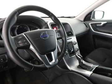 Volvo XC60 I SUV Facelifting 2.0 D3 DRIVE-E 150KM 2017 Volvo XC 60 2.0 D3 Automat Momentum Nawigacja, zdjęcie 13