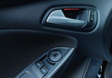 Ford Focus III Kombi Facelifting 2.0 TDCi 150KM 2016 Ford Focus 2.0 TDCI 150KM ST-Line SalonPL SerwisASO Gwarancja 2.0 Diesel, zdjęcie 20