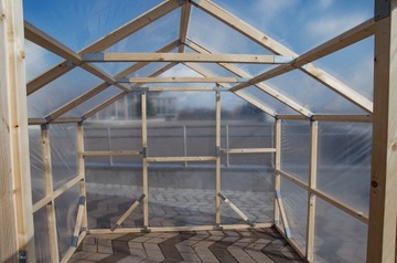 Деревянная садовая теплица