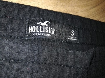 Spodnie dresowe firmy Hollister. Rozmiar S.