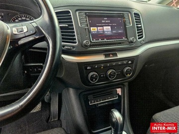 Volkswagen Sharan II Van Facelifting 2.0 TDI SCR 150KM 2015 Volkswagen Sharan Zarejestrowany gotowy do jazdy bogata wersja 2.0 Diesel, zdjęcie 26