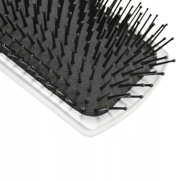 ПЛОСКАЯ щетка для расчесывания густых и длинных волос.