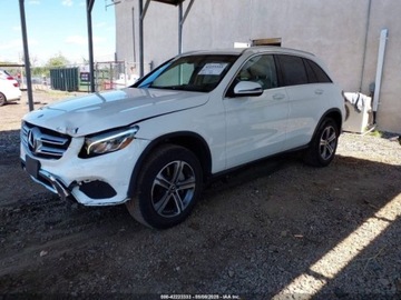 Mercedes GLC C253 2018 Mercedes-Benz GLC 2018 r., 2,0L 4 MATIC 2.0 Benzyna 241KM, zdjęcie 2