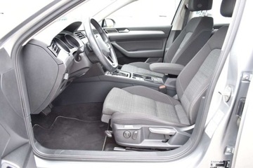Volkswagen Passat B8 Variant Facelifting 2.0 TDI SCR 200KM 2022 Volkswagen Passat 2.0 TDi 200KM DSG7 Business SalonPL ASO NaviKameraTravel, zdjęcie 28