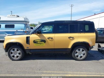 Land Rover Defender IV (L663) 2022 Land Rover Defender 110 X-Dynamic SE 2022 3.0l 3.0 Benzyna 395KM, zdjęcie 2