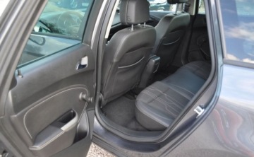 Opel Astra J Sports Tourer 1.4 Turbo ECOTEC 140KM 2012 Opel Astra 1.4 150 JAHRE Benzyna Tempomat Cz. parkowania Klimatyzacja 1.4, zdjęcie 17