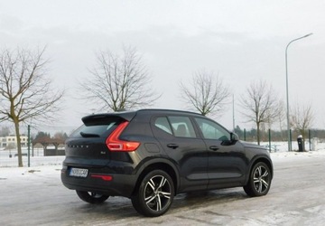 Volvo XC40 Crossover Facelifting 2.0 B4 197KM 2022 Volvo XC 40 2.0T R-Design z Gwarancja Model 2022r 2.0 Benzyna 197KM, zdjęcie 3