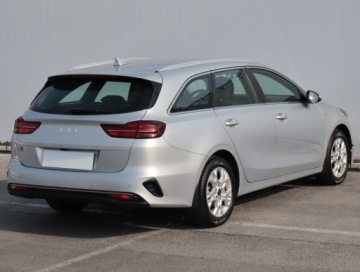 Kia Ceed III Kombi Facelifting 1.5 T-GDI 160KM 2022 Kia Ceed 1.5 T-GDI, Salon Polska, Serwis ASO, zdjęcie 4