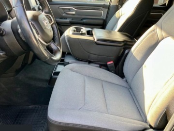 Dodge Ram V 2019 Dodge RAM 5.7 Benzyna 390KM 4x4 2019r Homologacja ciężarowa, zdjęcie 18