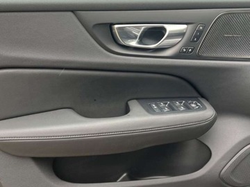 Volvo V60 II  2025 VOLVO V60 T6 AWD Plug-In Hybrid Plus Dark Combi (398 KM) 2025, zdjęcie 12