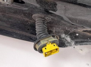ДВЕРЬ ПЕРЕДНЯЯ ПРАВАЯ CITROEN C4 1.6 HDI