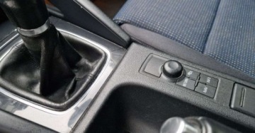 Audi A3 8P Hatchback 3d 2.0 FSI 150KM 2003 Audi A3 3-drzwiowe Audi A3 3-drzwiowe 2.0 FSI Attraction 2.0 Benzyna 150KM, zdjęcie 12