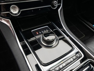 Jaguar XF II Sedan 2.0 i4D 240KM 2019 JAGUAR XF 2.0 AWD R-Sport aut Sedan 241KM 2019, zdjęcie 24