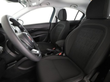 Fiat Tipo II Sedan Facelifting 1.6 MultiJet 130KM 2024 Fiat Tipo klimatyzacja navi kamera cofania, zdjęcie 12