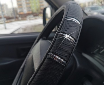 HYUNDAI i10 i20 i30 i40 ix35 Tucson Getz Na kierownicę perforowany CHROM