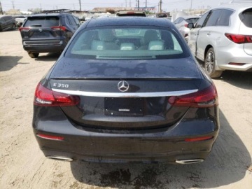 Mercedes Klasa E W213 2022 Mercedes-Benz Klasa E 350 2022 2.0l 2.0 Benzyna 255KM, zdjęcie 2