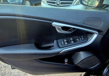 Volvo V40 II Hatchback Facelifting 2.0 D3 150KM 2016 VOLVO V40 R-Desing, zdjęcie 7