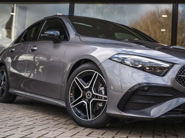 Mercedes Klasa A W177/V177 Sedan Facelifting 1.3 200 163KM 2025 MERCEDES-BENZ A Klasa 200 AMG Line 1.3 (163KM) 2025, zdjęcie 1