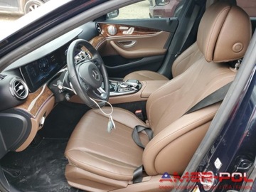 Mercedes Klasa E W213 2017 Mercedes-Benz Klasa E _E300_W213_2.0 L_241 km_2017r 2.0 Benzyna 241KM, zdjęcie 7