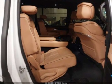 Jeep Wagoneer II 2022 Jeep Grand Wagoneer Series III 2022 6.4 Benzyna 471KM, zdjęcie 12