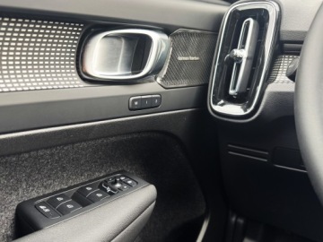 Volvo XC40 Crossover Facelifting 2.0 B3 163KM 2025 Volvo XC 40 B3 Plus Dark | Pixel LED | Harman Kard, zdjęcie 27