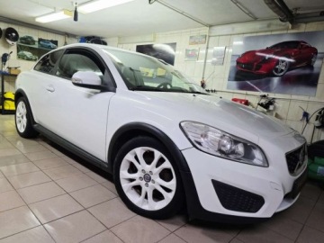 Volvo C30 Hatchback 3d Facelifting 1.6 D DRIVe 109KM 2011 Volvo C30 ___Limited White Edition___1.6D DRIVe 109KM___R-Design___ 1.6, zdjęcie 3