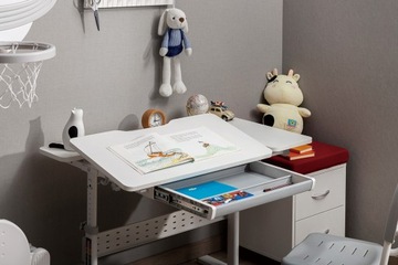Регулируемый детский стол Spacetronik XD, прочный и с вместительным ящиком.