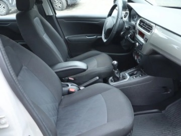 Citroen C-Elysee II Sedan Facelifting 1.2 PureTech 82KM 2019 Citroen C-Elysee 1.2 PureTech, Salon Polska, zdjęcie 8