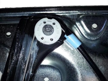 Левый стеклоподъемник VW Passat B5 Skoda ZZQ