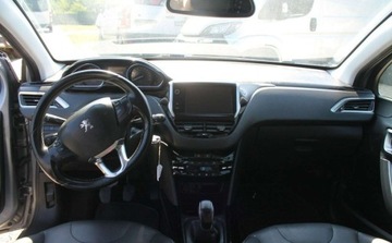 Peugeot 2008 I SUV Facelifting 1.2 PureTech 110KM 2018 Peugeot 2008 1.2 Benzyna 110KM, zdjęcie 10