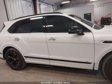 Bentley Bentayga 2022 Bentley Bentayga 2022 BENTLEY BENTAYGA SV8 4.0 Benzyna 542KM, zdjęcie 16