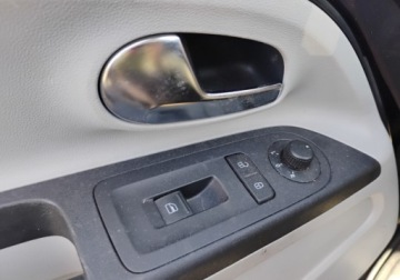 Seat Mii 2013 Seat Mii 2013r, 1.0 Benzyna. Lekko przetarty lewy bok. Jezdzi. Benzyna, zdjęcie 10