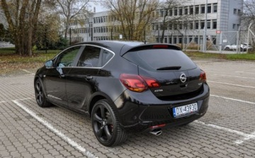 Opel Astra J Hatchback 5d 1.6 Turbo ECOTEC 180KM 2009 Opel Astra 1,6T (180KM) 1.6 Benzyna 180KM, zdjęcie 2
