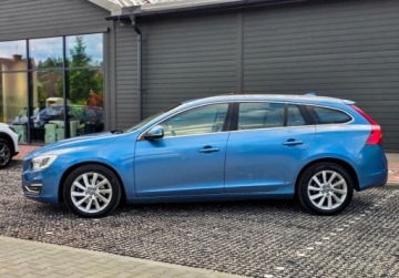 Volvo V60 I Kombi Facelifting 2.0 D3 136KM 2014 Volvo V60 2,0 R5 136KM Kamera Blis Aktywne Swiatla 2.0 Diesel 136KM, zdjęcie 1